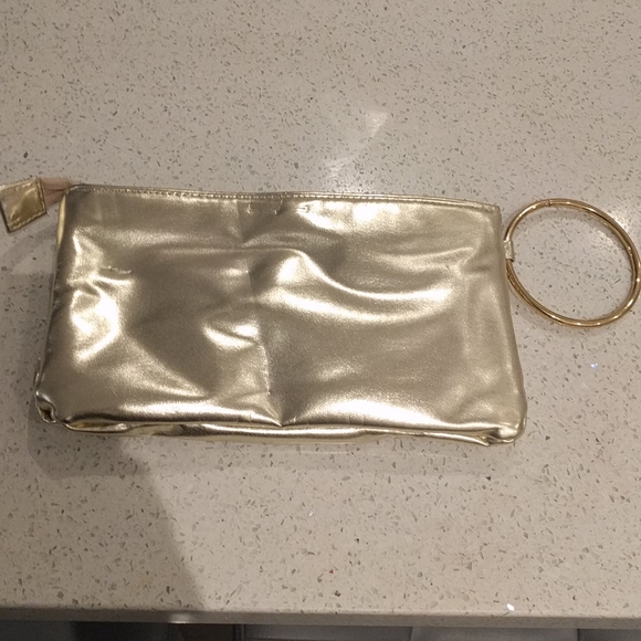 Beautiful gold wristlet by Aldo🍀🌸 - Picture 3 of 8